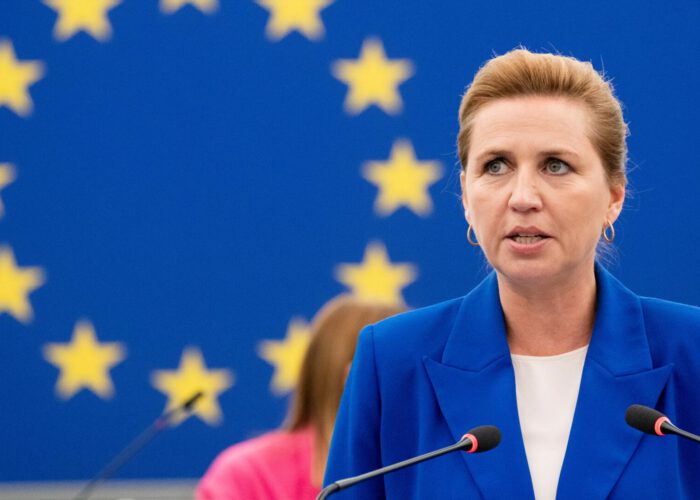 La Première ministre danoise a mené la politique migratoire intransigeante de son pays. Elle tente désormais d'influencer le reste de l'Europe.