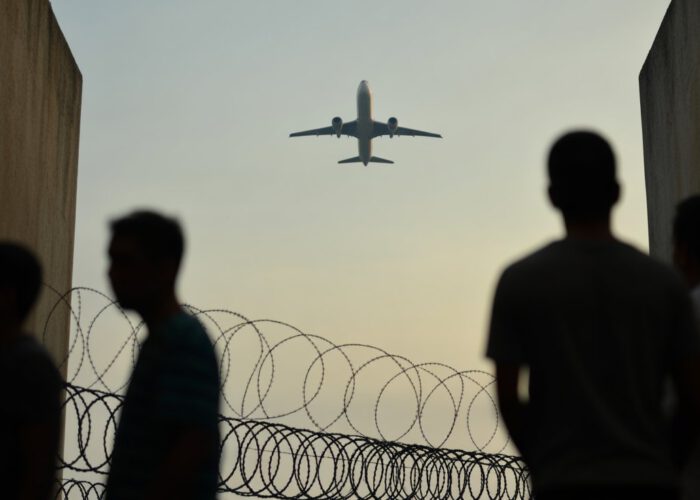 « Nous devons les régulariser » : la politique européenne des frontières axée sur l'expulsion, telle que la décrivent les juges et les policiers qui l'appliquent