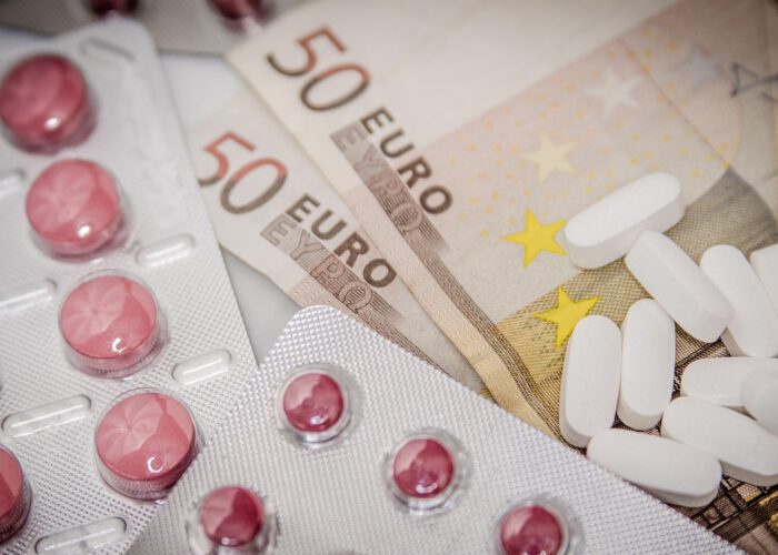 Facture record pour les médicaments : le gouvernement négocie, Big Pharma dicte ses conditions