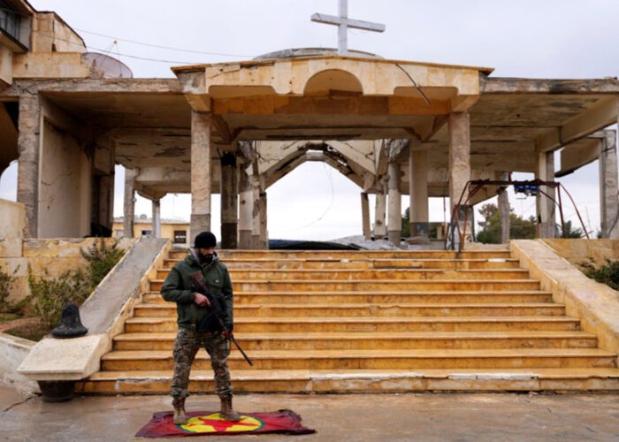 Syrie: Damas reprend des territoires aux Kurdes, affrontements autour de prisons