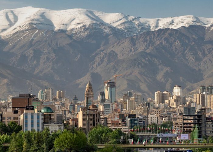 Vingt ans de sanctions économiques, 16 000 frappes et 50 % d’inflation, pourquoi le régime des mollahs ne tombe‑t‑il pas ?