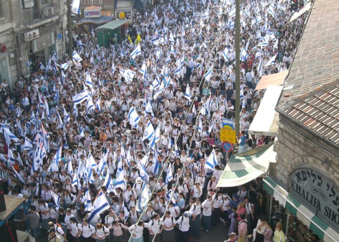 Les Israéliens célèbrent l’occupation de Jérusalem dans la violence tandis que les Palestiniens commémorent la Nakba qui continue